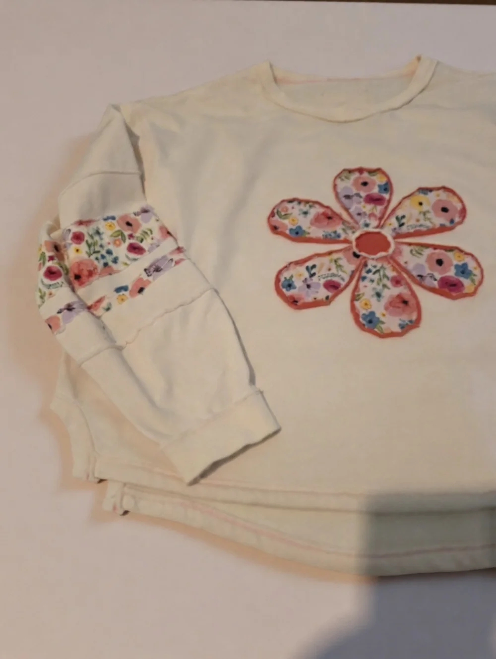 Sage + Fig Floral Appliqué Oversized Top - Boho Daisy Pullover EUC, LG - Picture 5 of 12
